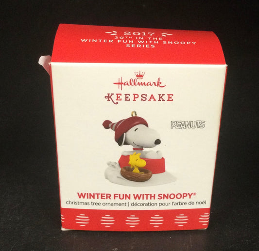 Hallmark Keepsake Peanuts Miniature Ornament “Winter Fun With Snoopy” 2017